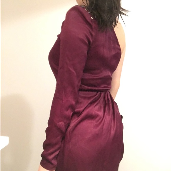 Guess One-Shoulder Draped Dress in Plum - Picture 3 of 6
